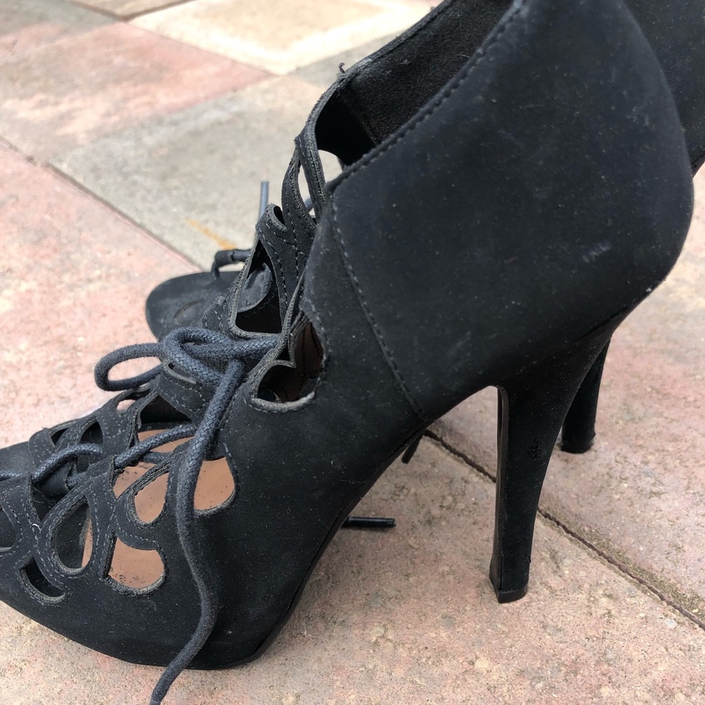 Heels Size 7.5 - Picture 3 of 5